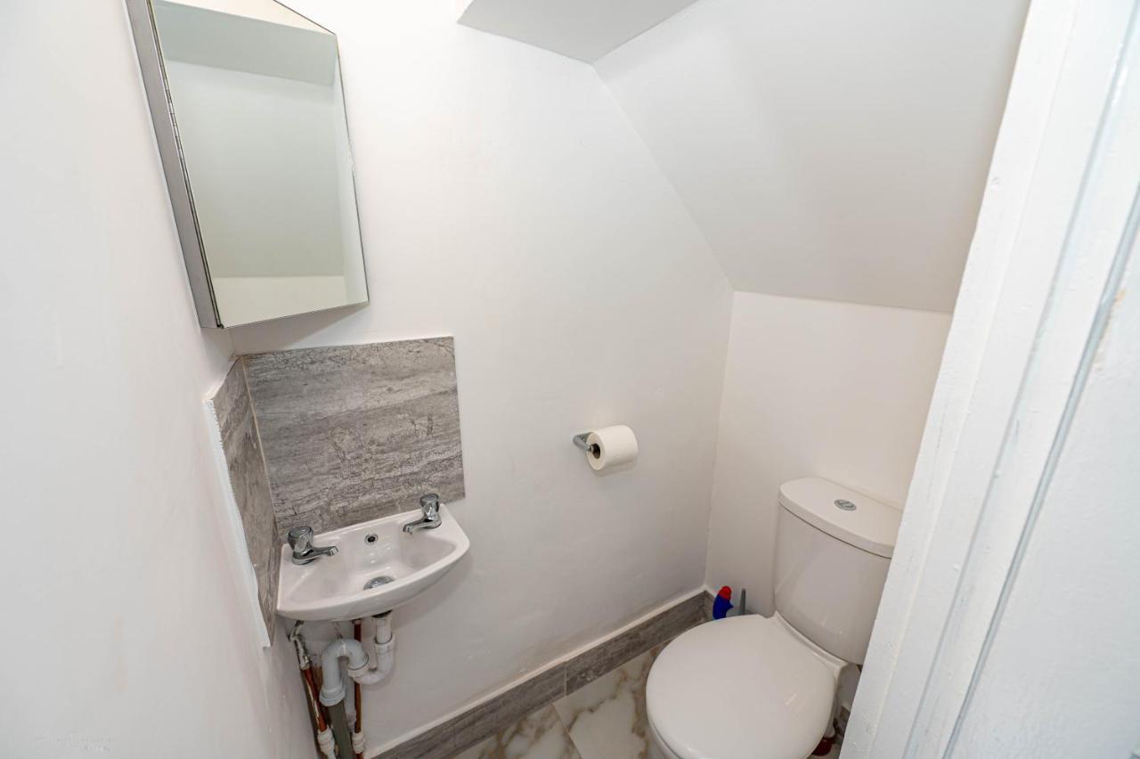 4 Bedrooms,2 Bathrooms House With Free Parking Plumstead  Dış mekan fotoğraf