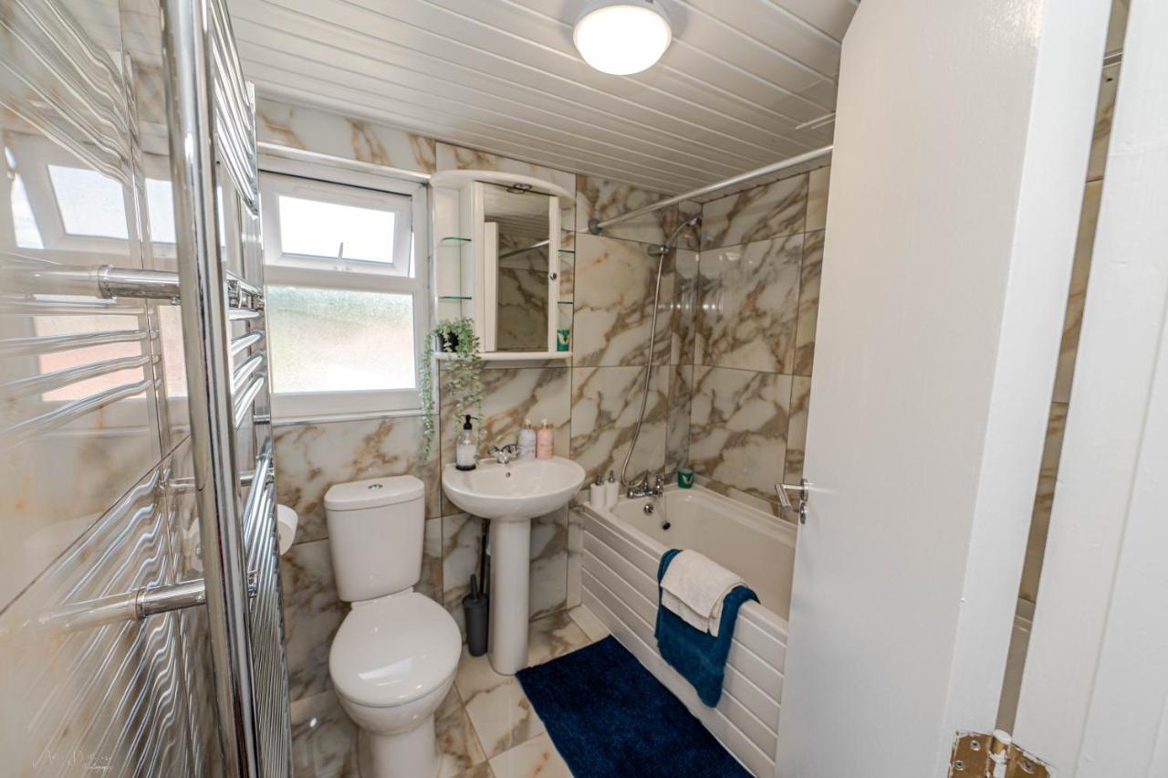 4 Bedrooms,2 Bathrooms House With Free Parking Plumstead  Dış mekan fotoğraf