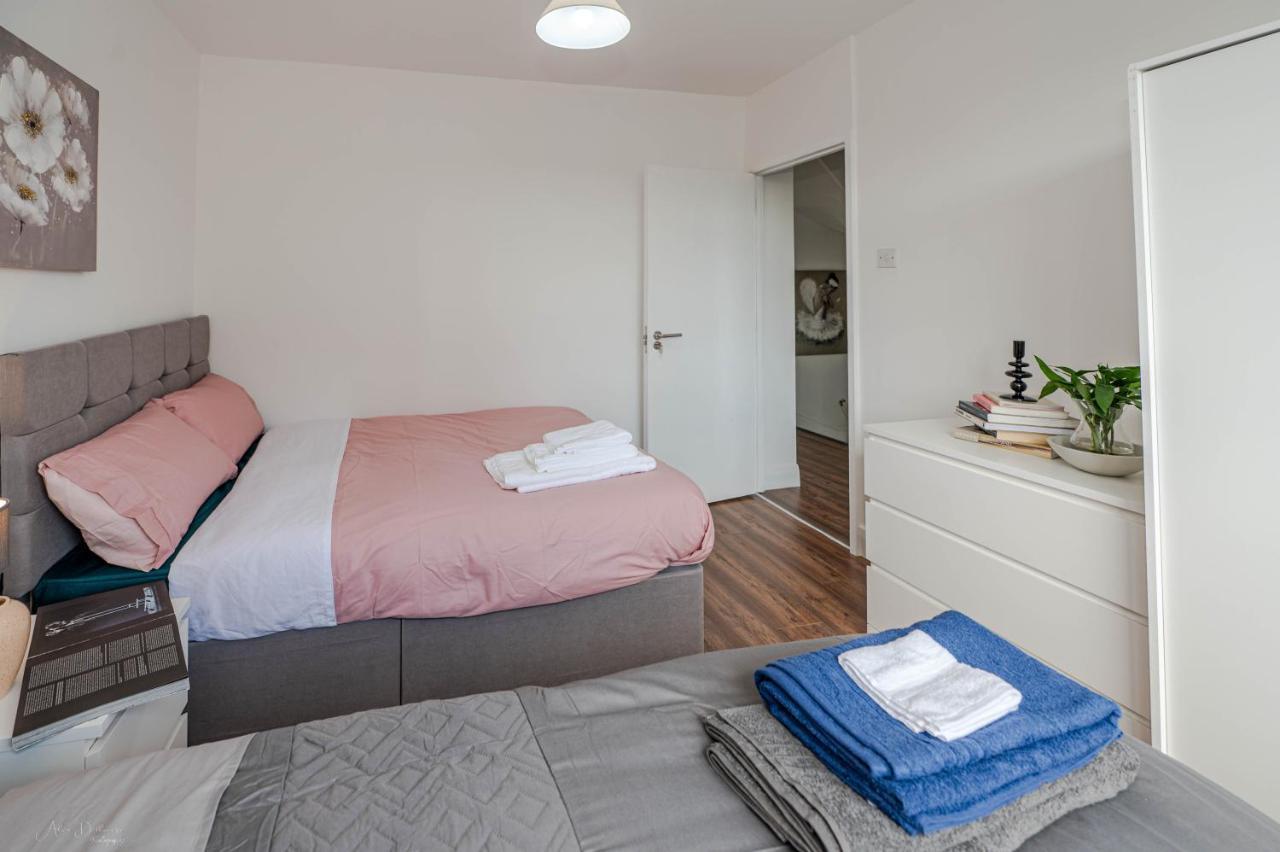 4 Bedrooms,2 Bathrooms House With Free Parking Plumstead  Dış mekan fotoğraf