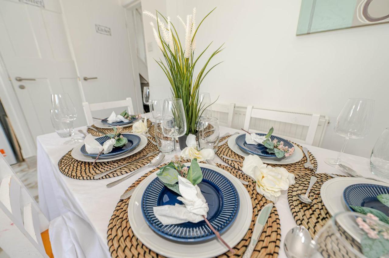 4 Bedrooms,2 Bathrooms House With Free Parking Plumstead  Dış mekan fotoğraf