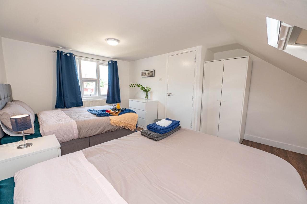 4 Bedrooms,2 Bathrooms House With Free Parking Plumstead  Dış mekan fotoğraf