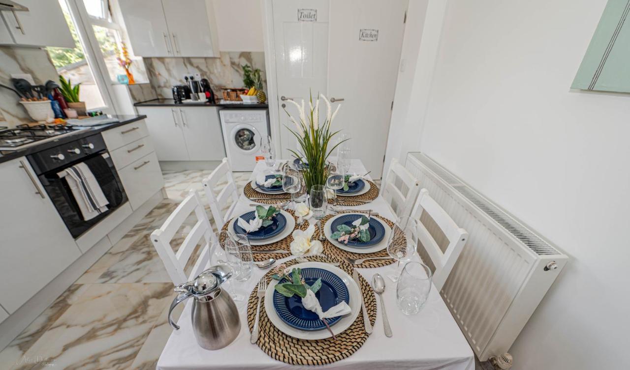 4 Bedrooms,2 Bathrooms House With Free Parking Plumstead  Dış mekan fotoğraf