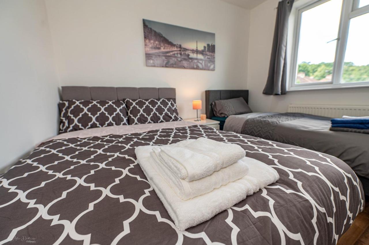 4 Bedrooms,2 Bathrooms House With Free Parking Plumstead  Dış mekan fotoğraf