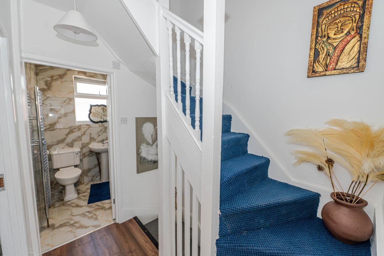 4 Bedrooms,2 Bathrooms House With Free Parking Plumstead  Dış mekan fotoğraf